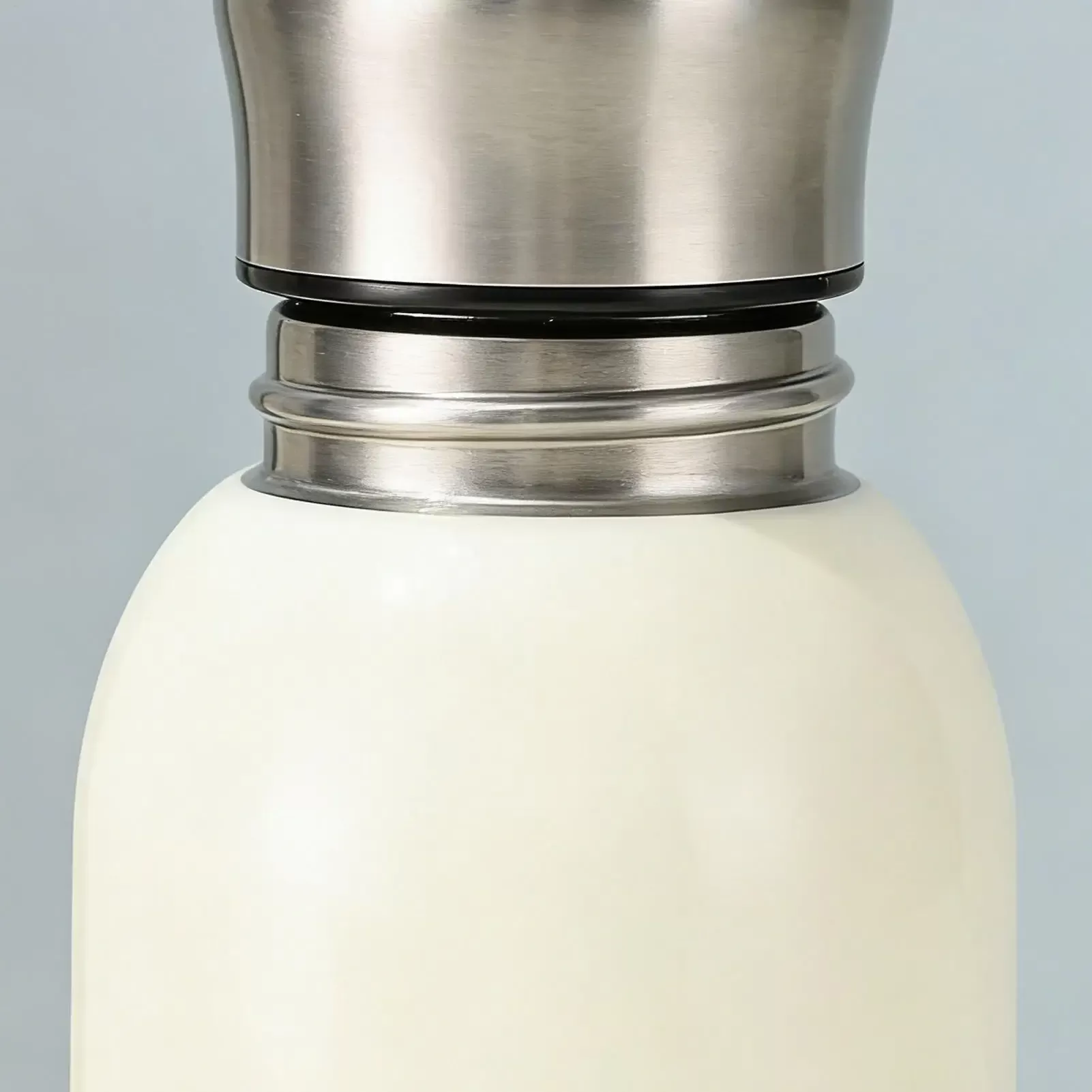 Insulated Water Bottle Non-Slip Vacuum Cup Leak-Proof Bottle for Kids Boy Girl Travel School Sports Outdoor Camping Hiking - תמונה 4
