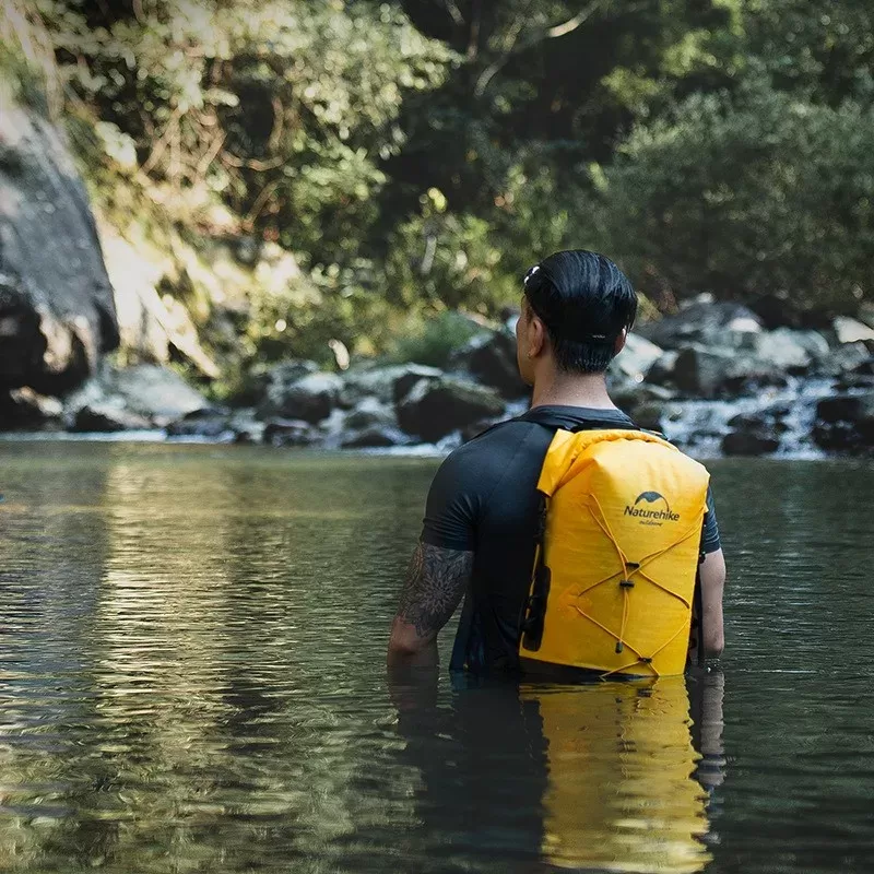 תיק גב עמיד במים Naturehike 20L-40L - תמונה 5